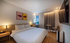 Gray 193 Hotel